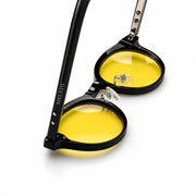Melato Nox dagbril pootjes omhoog – ronde gele lenzen zwart acetate frame blauwlichtfilter