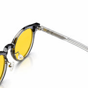 Melato Nox dagbril detail – Platina acetate frame gele lens zilver scharnier blauwlichtfilter