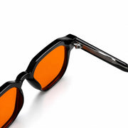 Melato Meridian avondbril detail – zwart geometrisch acetate frame oranje lens zilver scharnier
